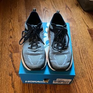 Hoka one one Arahi 3